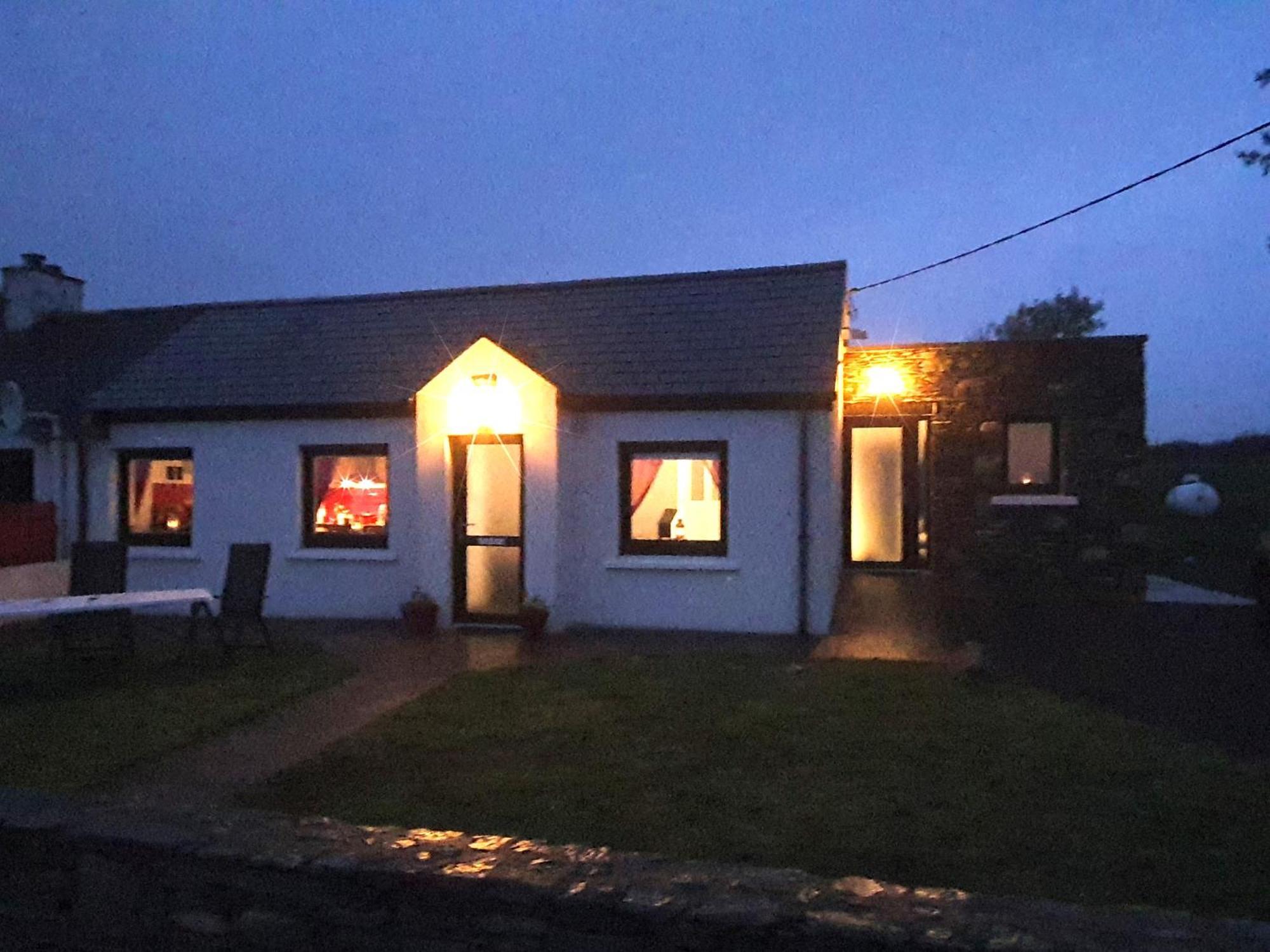 Shore Cottage - Cosy Comfort At The Sea Knights Town Exterior foto